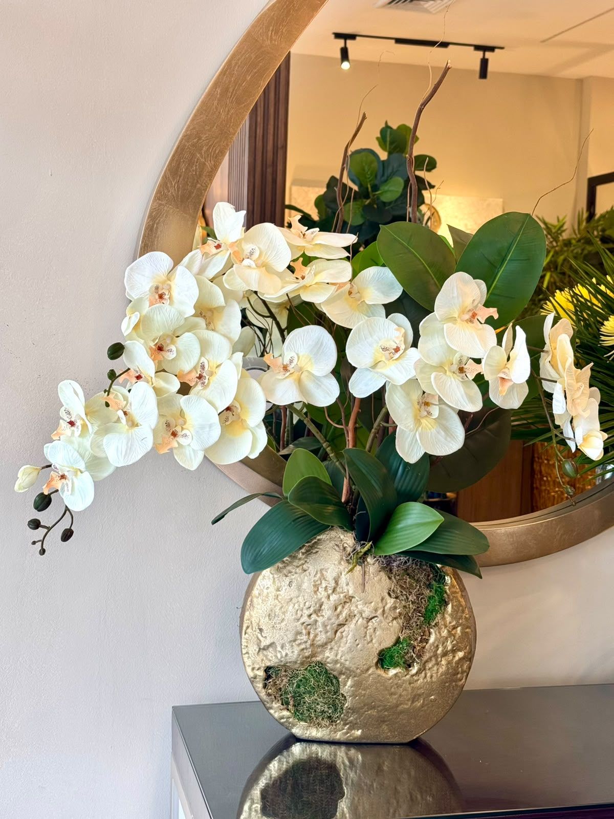 Arreglo de Orquideas Base Dorada Coleccion