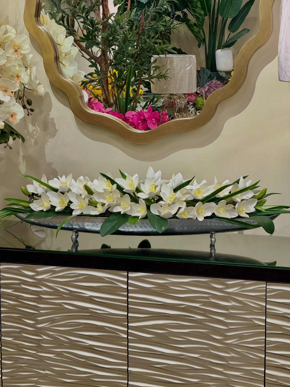 Canoa Plateada Oversize Orquídeas Blancas