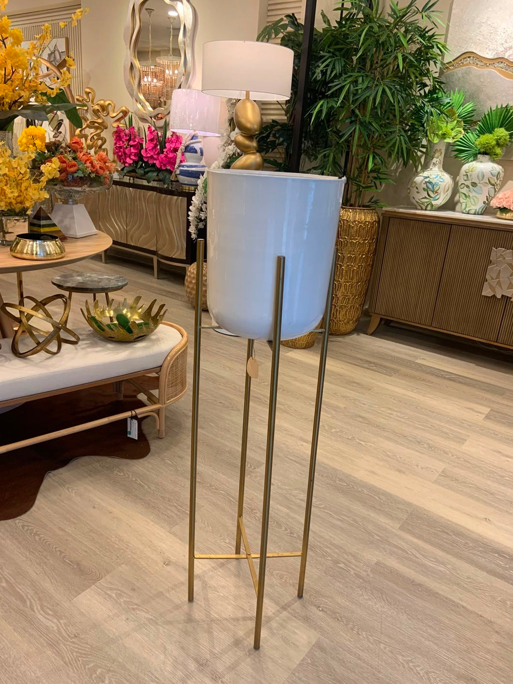 Pote Blanco Pedestal dorado Metal
